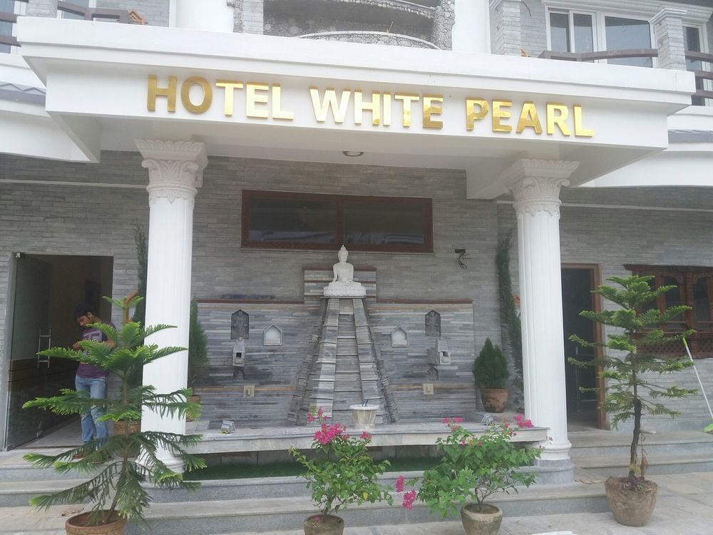 Hotel White Pearl Pokhara Exterior foto